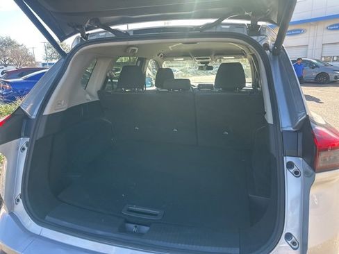 Used 2024 Nissan Rogue SV image 39