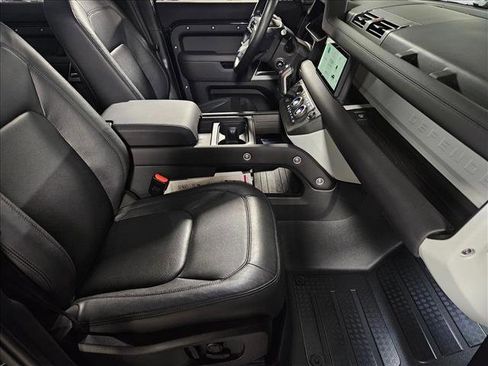 Used 2024 Land Rover Defender 110 S image 21