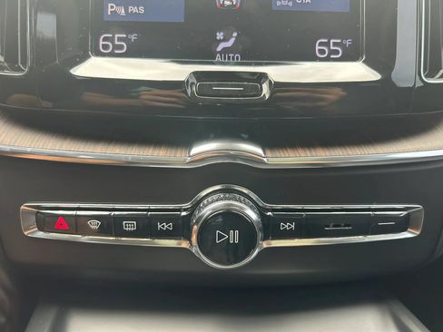Used 2021 Volvo XC60 T5 Momentum w/ Advanced Package FWD image 32
