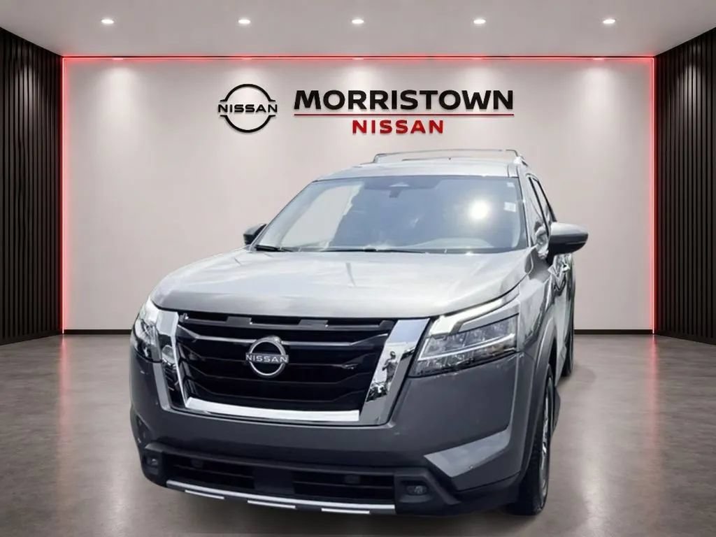 Used 2023 Nissan Pathfinder SL AWD/4WD image 4