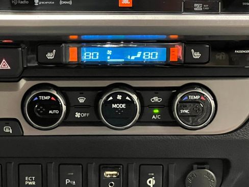 Used 2017 Toyota Tacoma Limited w/ Tow Package AWD/4WD image 26