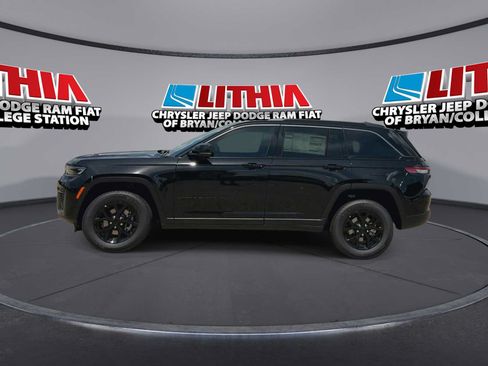 New 2026 Jeep Grand Cherokee Altitude RWD image 5