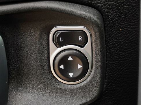 Used 2023 Jeep Wrangler Unlimited Sahara AWD/4WD image 19