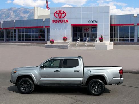 Used 2023 Toyota Tacoma SR5 w/ Technology Package AWD/4WD image 6