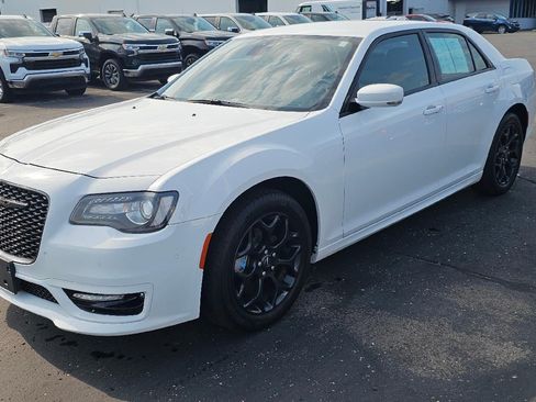 Used 2022 Chrysler 300 Touring L w/ Comfort Group AWD/4WD image 3
