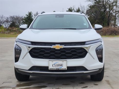 Certified 2024 Chevrolet Trax LT w/ Driver Confidence Package image 3
