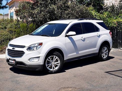 Used 2017 Chevrolet Equinox LT w/ Convenience Package image 3