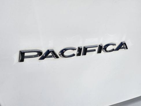 Used 2023 Chrysler Pacifica Limited image 19