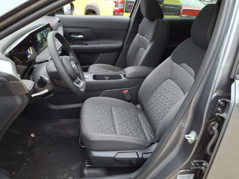 New 2026 Nissan Kicks SV image 4