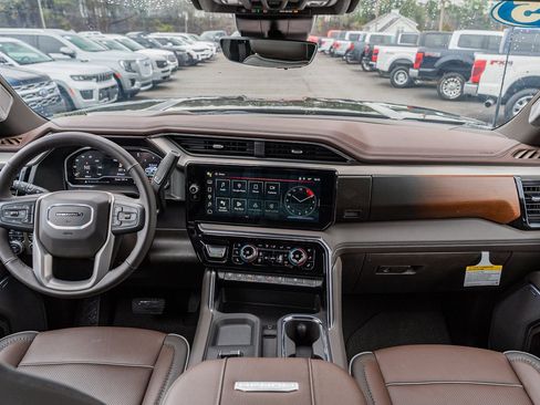 Used 2025 GMC Sierra 3500 Denali w/ Denali Reserve Package image 39