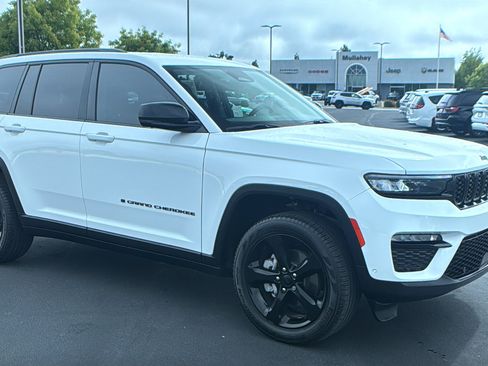 Used 2023 Jeep Grand Cherokee Limited w/ Luxury Tech Group II RWD image 1