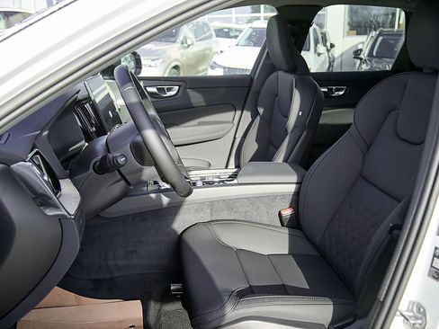 New 2026 Volvo XC60 B5 Plus w/ Climate Package image 18