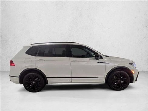 Used 2024 Volkswagen Tiguan SE R-Line image 4