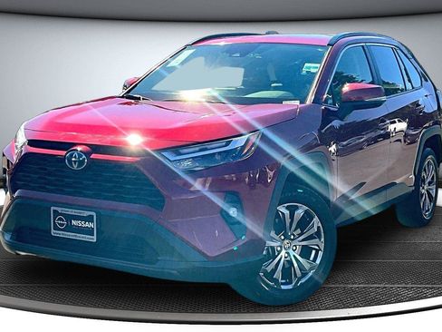 Used 2022 Toyota RAV4 XLE Premium AWD/4WD image 4