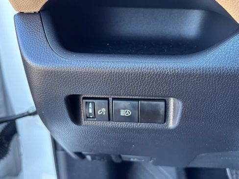 Used 2025 Toyota RAV4 XLE AWD/4WD image 25