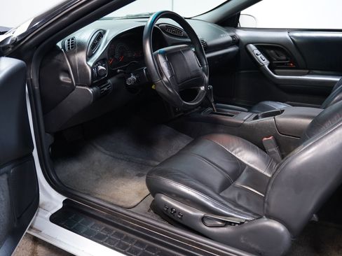 Used 1995 Chevrolet Camaro Z28 RWD image 4
