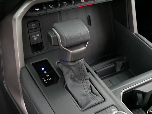 Used 2024 Toyota Tundra Limited AWD/4WD image 24