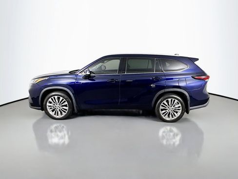 Certified 2024 Toyota Highlander Platinum FWD image 8