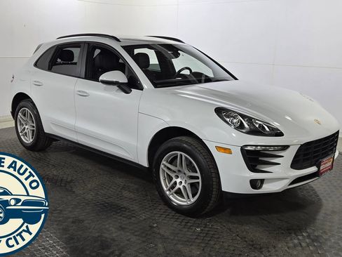 Used 2018 Porsche Macan AWD/4WD image 9
