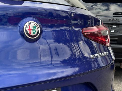 Used 2022 Alfa Romeo Stelvio Ti image 7