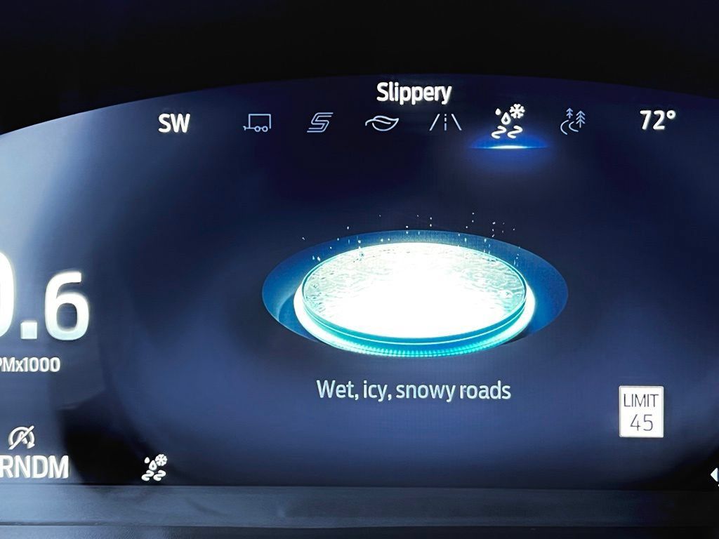 Used 2025 Ford Explorer ST RWD image 35