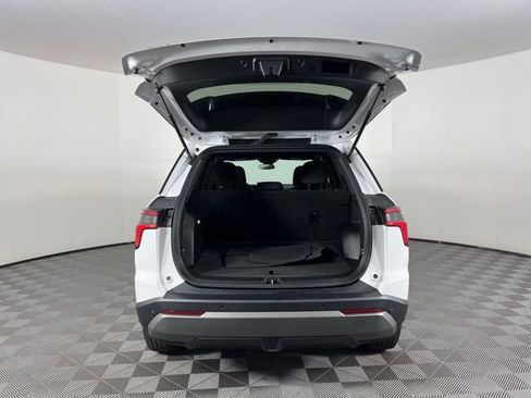 Used 2025 Chevrolet Equinox LT image 44