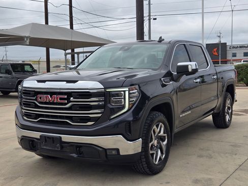Certified 2022 GMC Sierra 1500 SLT AWD/4WD image 3