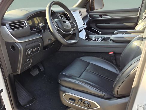 Used 2024 Jeep Wagoneer Series III image 16