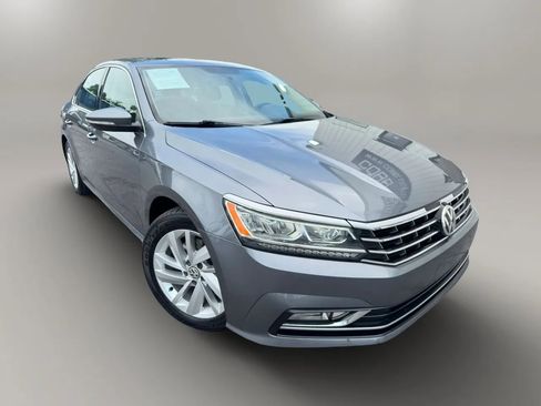 Used 2018 Volkswagen Passat 2.0T SE FWD image 2