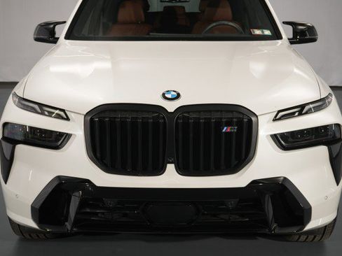 Used 2025 BMW X7 M60i image 9