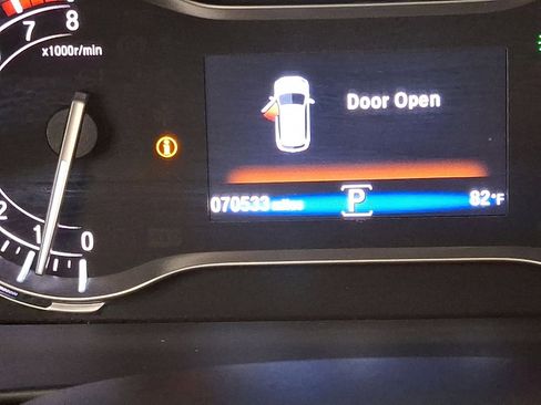 Used 2018 Honda Pilot Touring image 5