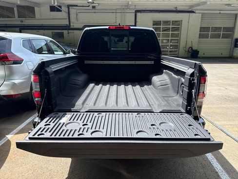 Used 2022 Nissan Frontier PRO-4X w/ Pro-4X Premium Package AWD/4WD image 11