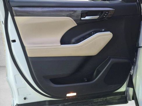 Used 2023 Toyota Highlander Platinum FWD image 10