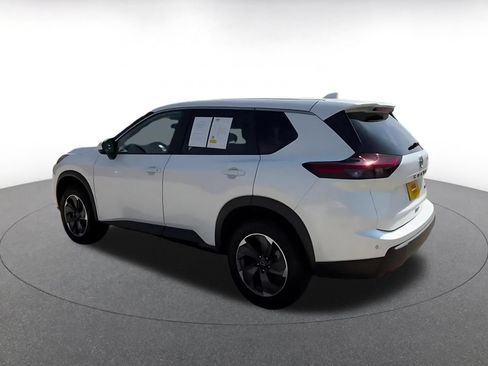 Used 2024 Nissan Rogue SV FWD image 10