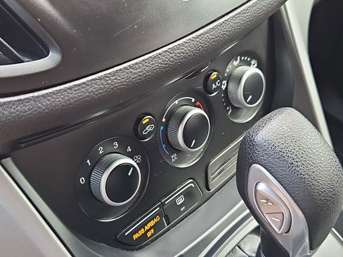 Used 2015 Ford Escape SE image 21