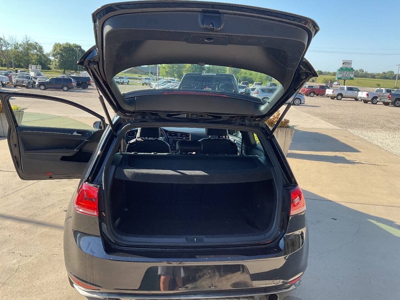 Used 2015 Volkswagen GTI SE FWD image 10