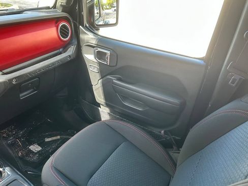 Used 2023 Jeep Wrangler Rubicon AWD/4WD image 11