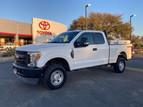 Used 2019 Ford F250 XL w/ Power Equipment Group image 3