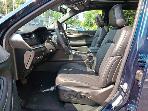 New 2026 Jeep Grand Cherokee Limited AWD/4WD image 9