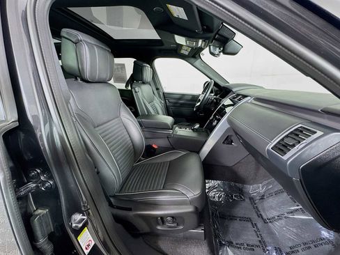 Used 2024 Land Rover Discovery Metropolitan Edition image 25
