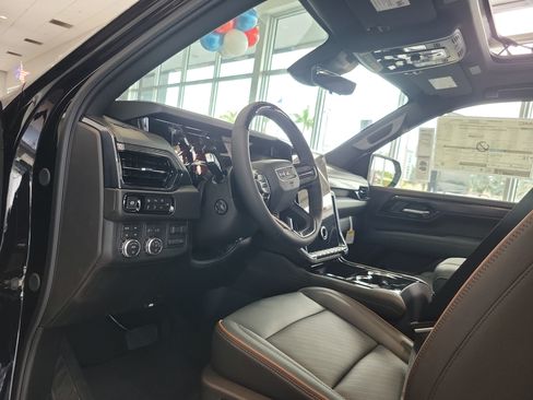 New 2026 GMC Yukon AT4 w/ AT4 Premium Plus Package AWD/4WD image 8