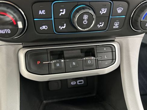 Certified 2023 GMC Acadia SLT w/ Preferred Package AWD/4WD image 17