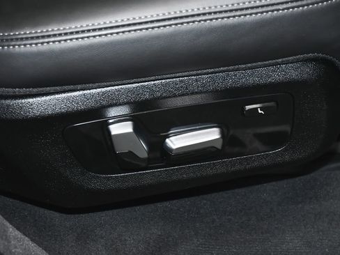 Used 2023 BMW X7 xDrive40i w/ M Sport Package image 55