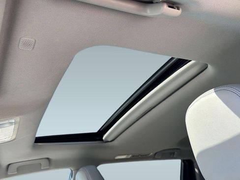 Used 2019 Toyota Highlander XLE image 15