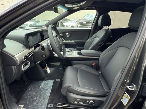 Used 2025 Genesis GV60 Advanced image 23