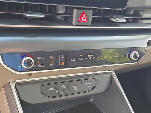 New 2026 Kia Carnival FWD image 25