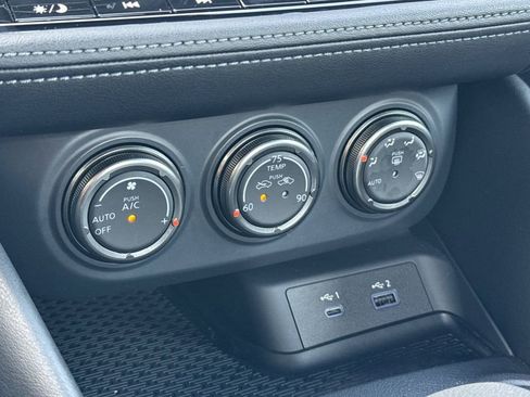 Used 2024 Nissan Z Performance w/ Floor Mat Package image 17