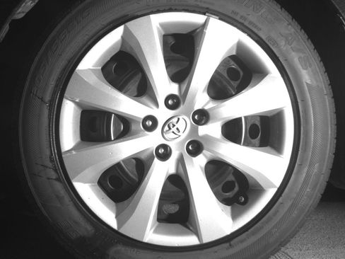 Used 2025 Toyota Corolla LE FWD image 12