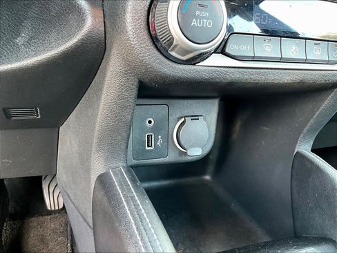 Used 2018 Nissan Kicks SV FWD image 15
