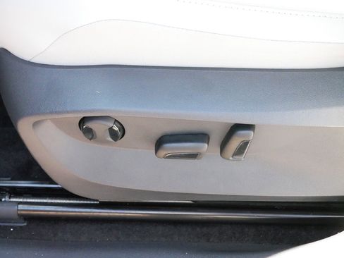 Certified 2024 Volkswagen Tiguan SE w/ Panoramic Sunroof Package image 20